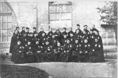 1832